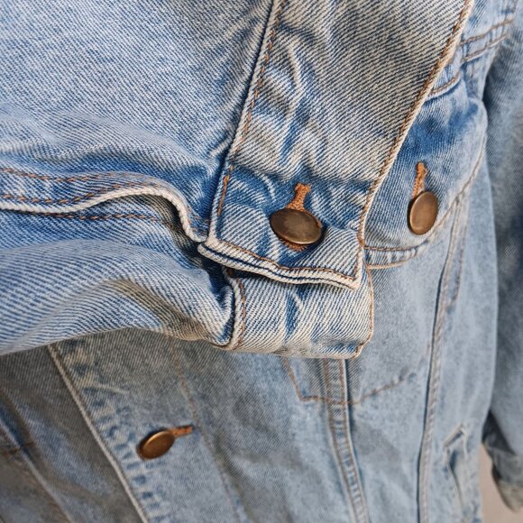 AC/DC Denim Jacket XL With Tie-Dye Back Patch Button Closure Pockets Light Wash - Picture 6 of 6